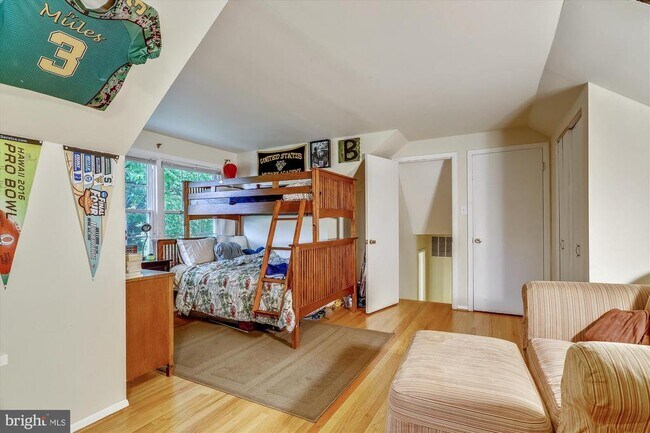 Building Photo - 1048 Dalebrook Dr