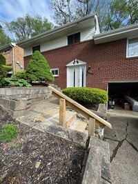 Building Photo - Spacious Split Level in Baldwin for Rent- ...