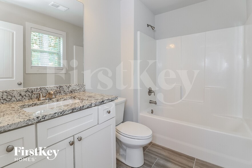 Building Photo - 4535 Bonneville Dr