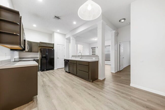 Building Photo - Centrally Located in Celebration Village