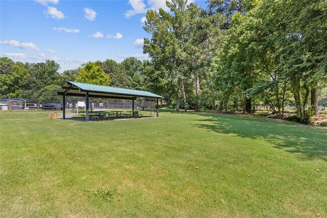 Building Photo - 881 Soaring Dr NE