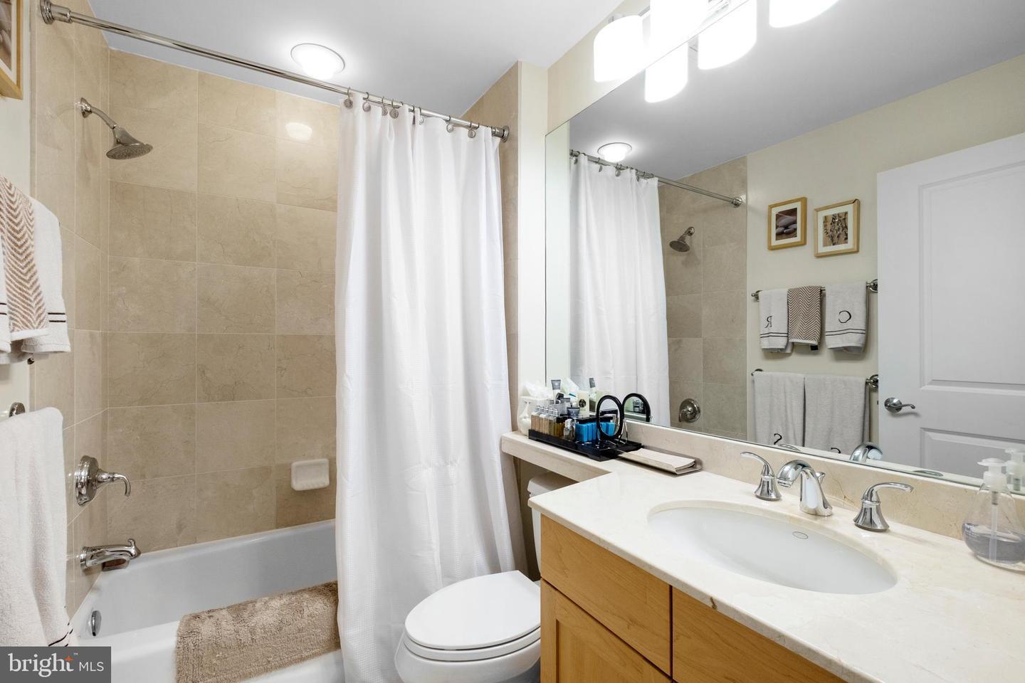 Building Photo - 440 S Broad St