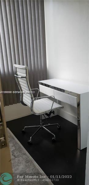 Building Photo - 301 NE 14th Ave