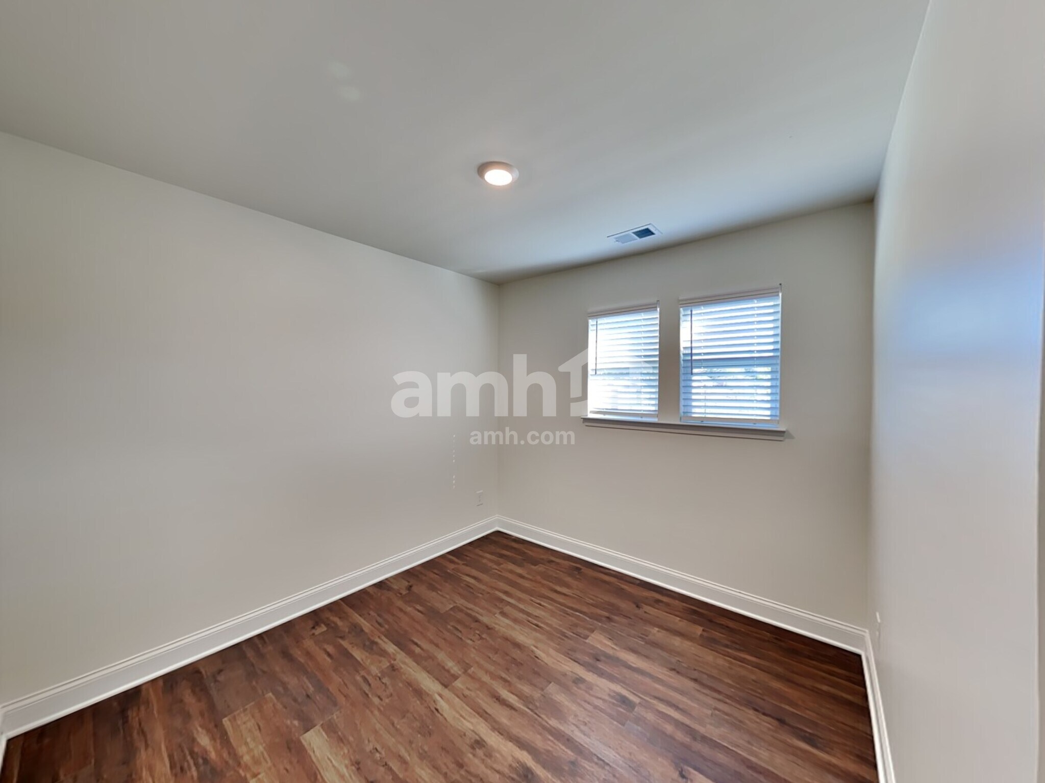 Building Photo - 2072 Windsor Park Ave
