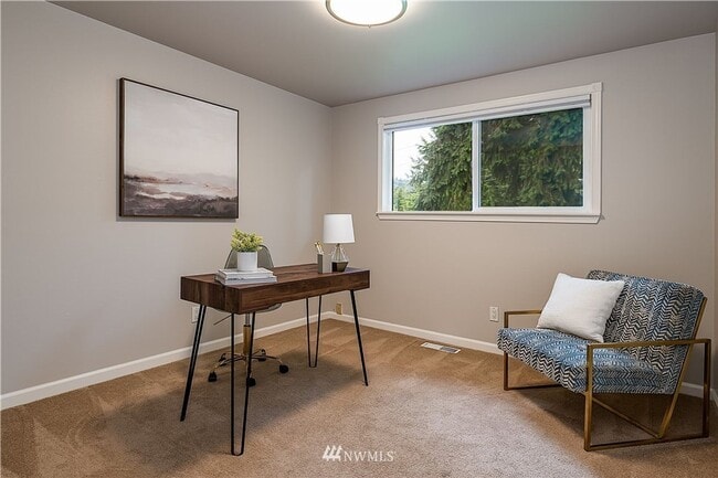 Building Photo - Newport Hills 3bed/1bath Home!