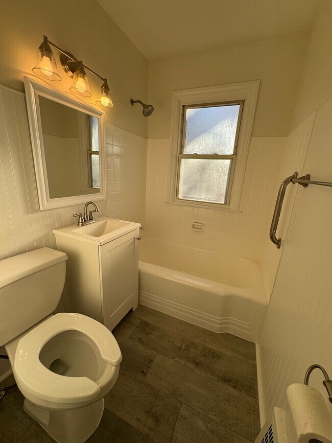 Building Photo - Newly updated 3 bd house in Euclid- NO VOU...