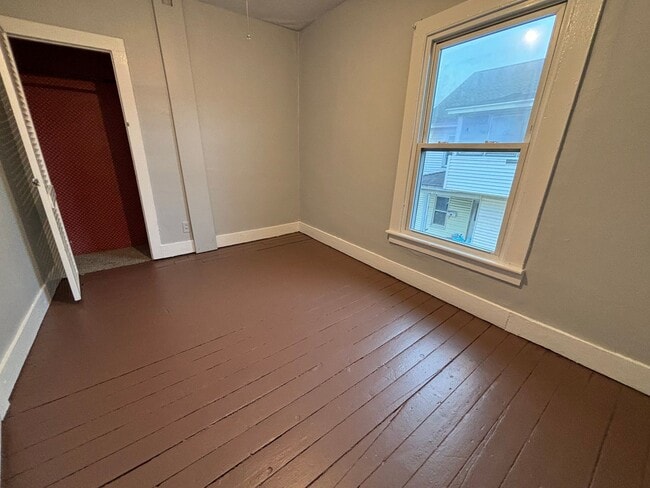 Building Photo - 17 Noble