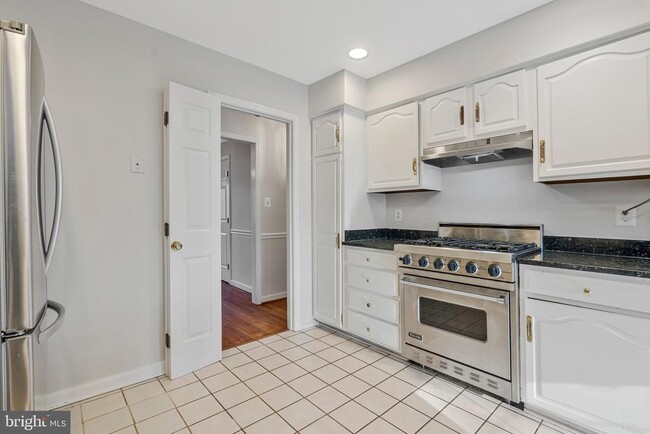 Building Photo - 1215 Delta Glen Ct
