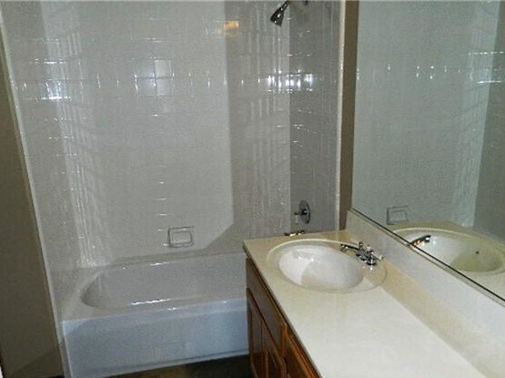 Building Photo - BEAUTIFUL MOUNTAIN VIEW 4BED/3BATH PLUS DE...