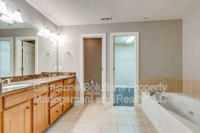 Building Photo - 301 Pennystone Cir