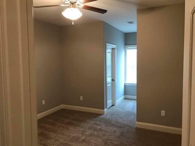 Building Photo - West End Unit 61