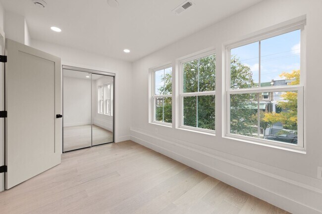 Building Photo - DC1026