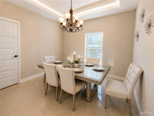Building Photo - 13 E Imperial Oaks Dr