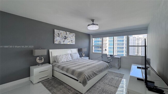 Building Photo - 3505 S Ocean Dr