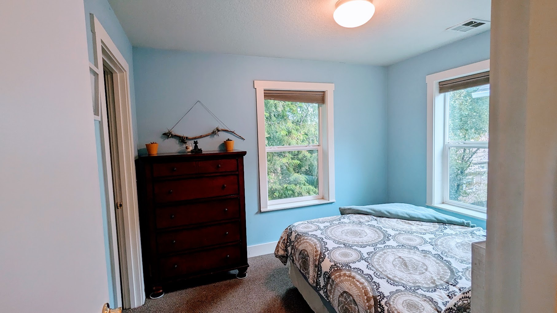 Bedroom 2: Queen bed, tall dresser, walk in closet - 4751 NE Prescott St