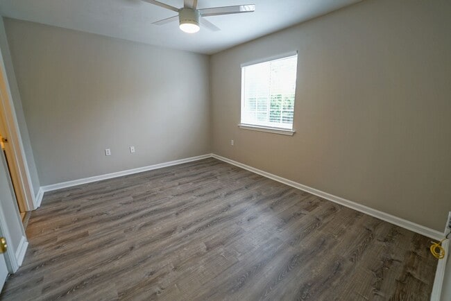 Building Photo - 241 Dixie Dr