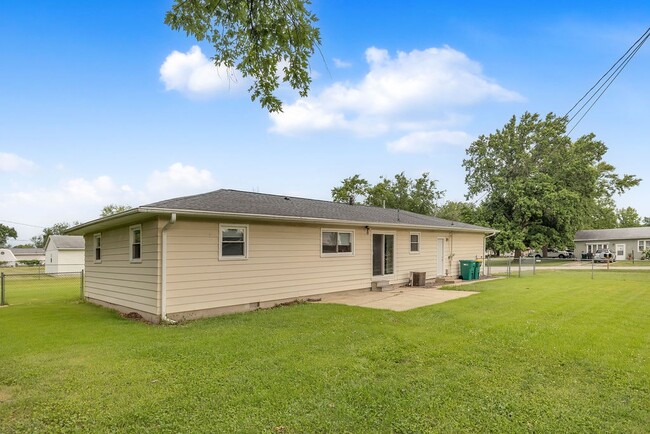 Building Photo - 515 Maddox Dr
