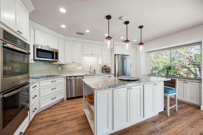 Building Photo - 858 Hudson Ave