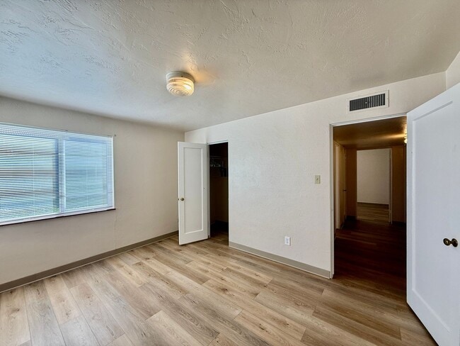 Building Photo - 1304-1308 E Pikes Peak Ave