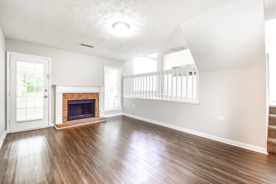 Building Photo - 6603 Eastbriar Dr