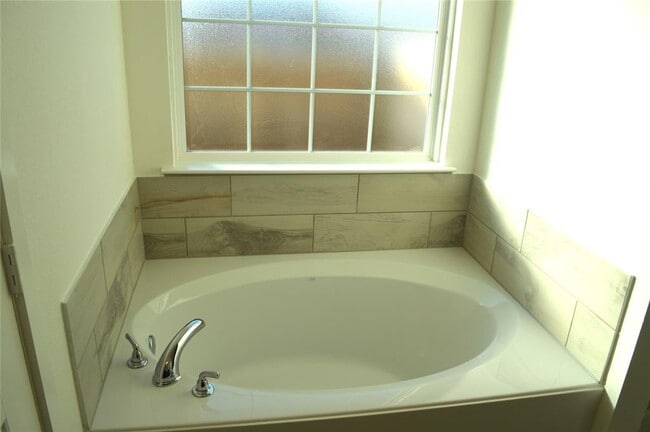 Building Photo - 2007 Filmore Cv