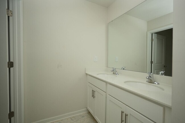 Building Photo - 537 Stroupe Rd