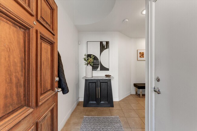 Building Photo - 650 Westcross St