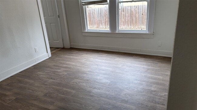 Building Photo - 111 E Lewis St