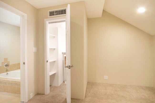 Building Photo - 73318 Shadow Mountain Dr