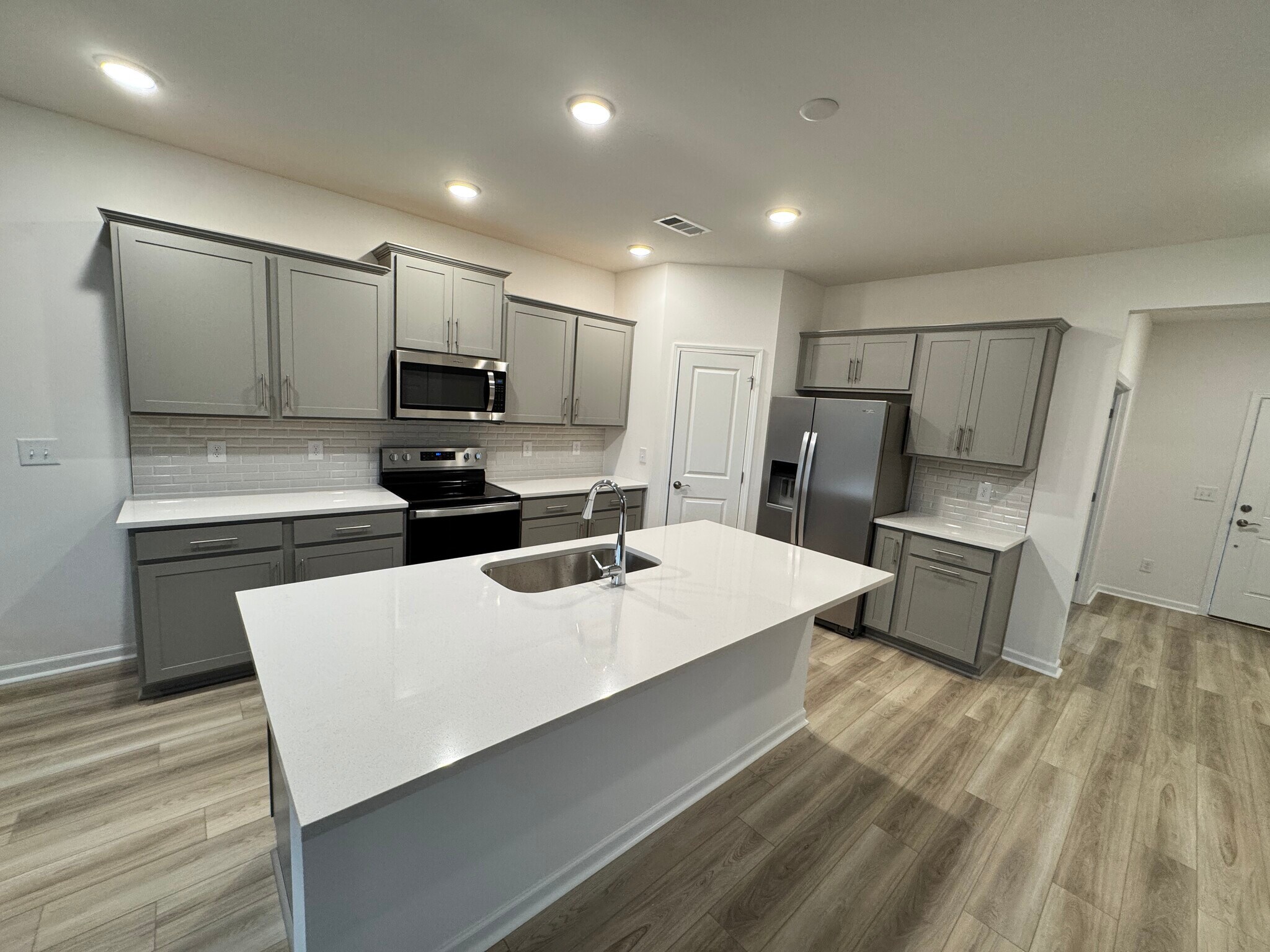 Building Photo - 484 Jet Stream Dr
