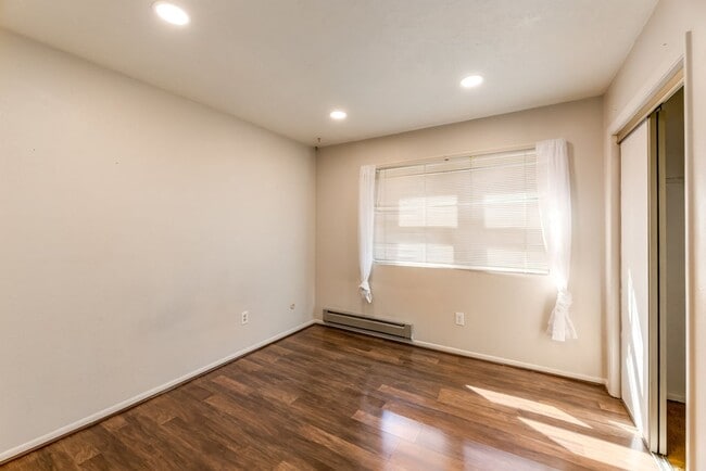 Building Photo - 4517 1175 W