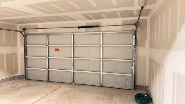 Building Photo - 3305 Little Creek Dr