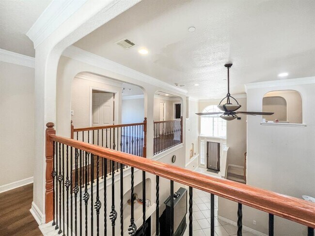 Building Photo - 5715 Ladonia St
