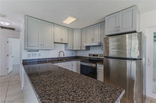 Building Photo - 16599 Davis Rd