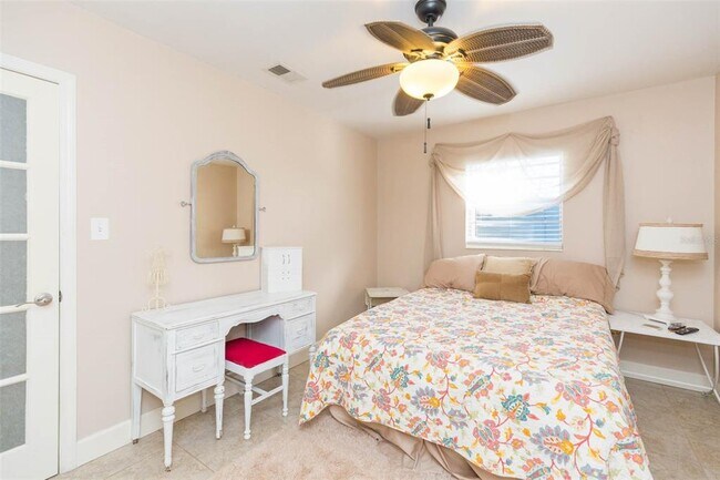 Building Photo - 4206 W Wisconsin Ave