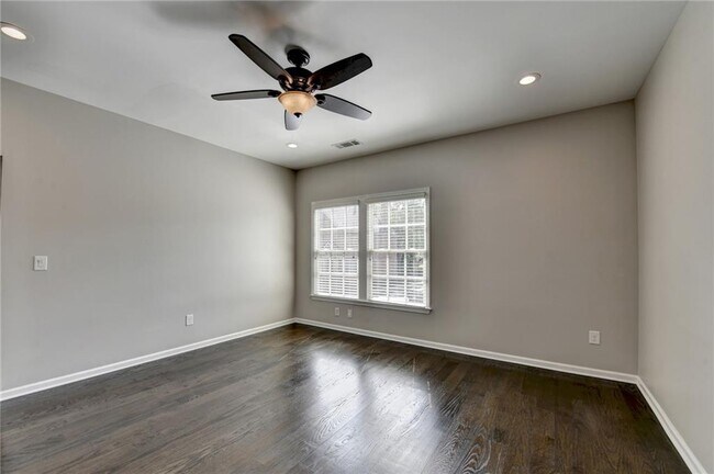 Building Photo - 11653 Parkside Ave