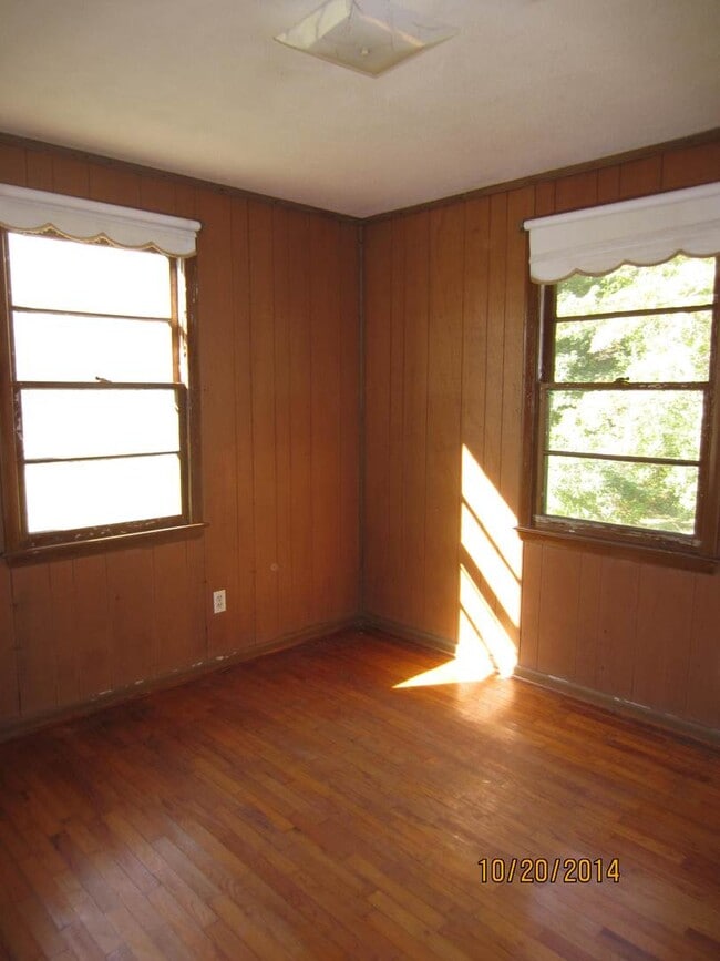 Building Photo - 900 Greenwood Dr