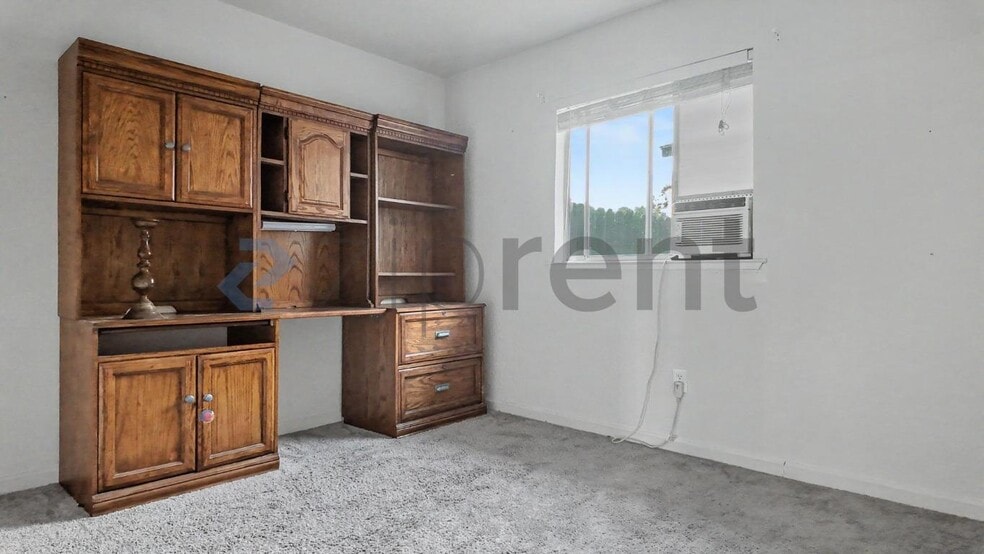 Building Photo - Unit D
