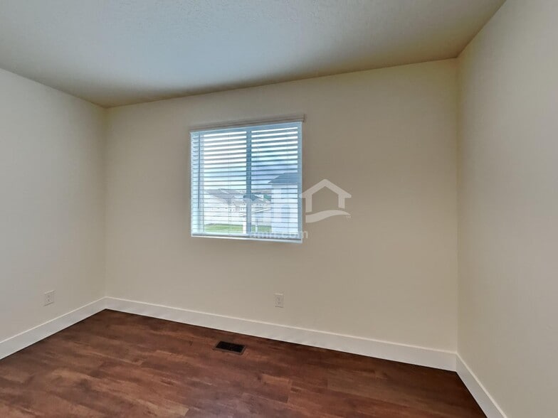 Building Photo - 10035 W Raleigh St