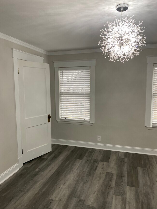 Building Photo - 2303 Center St