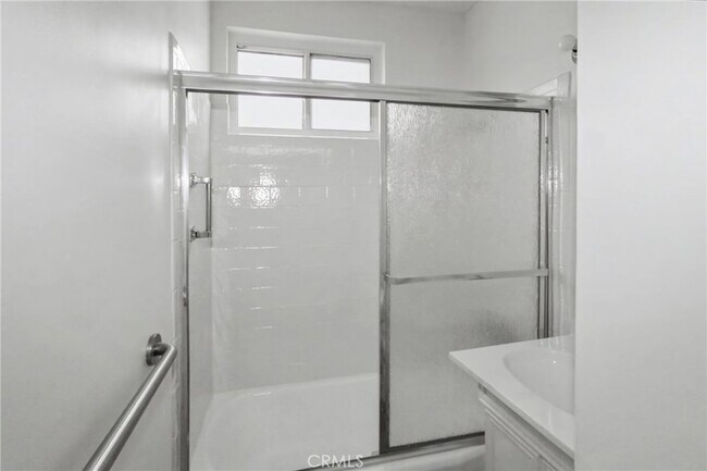 Building Photo - 1010 E 32nd St