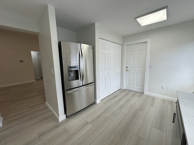 Building Photo - Remodeled 4-bedroom 2 bath 2 car garage in...