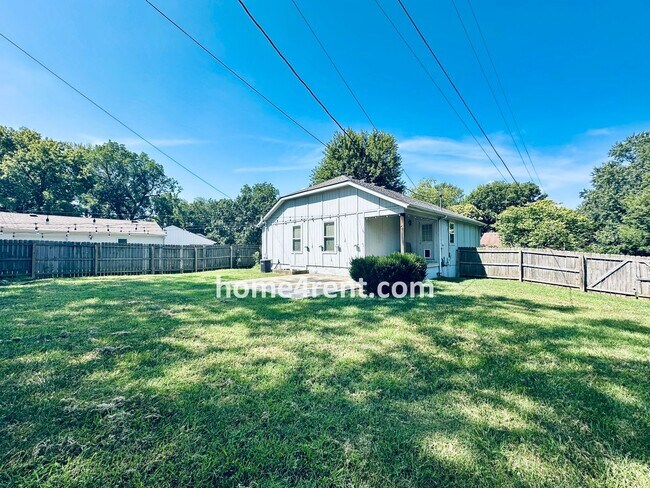 Building Photo - Overland Park Raised Ranch, Primary Suite ...