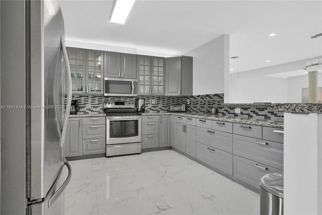 Building Photo - 1081 NE 179th St
