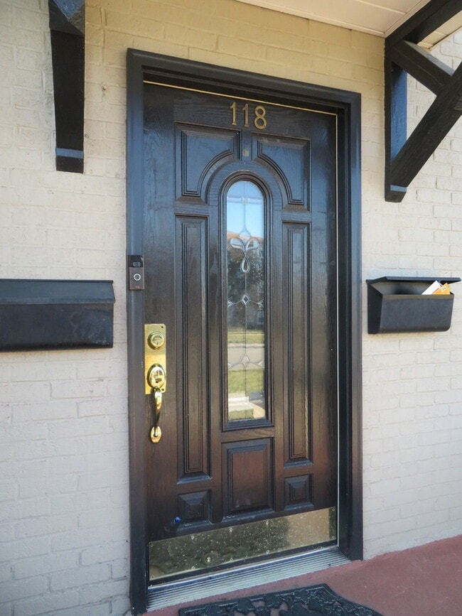 Building Photo - 118 N 12th Ave