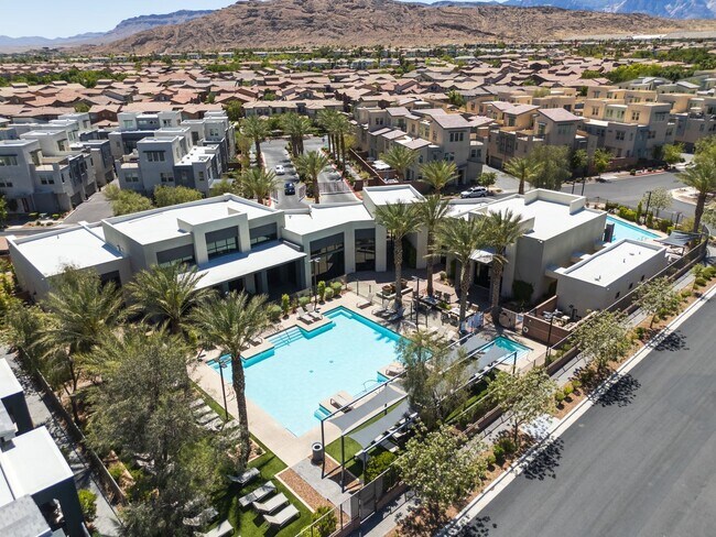 Building Photo - First floor unit in luxury gated Summerlin...