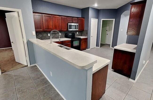 Building Photo - READY FOR MOVE IN NOW!