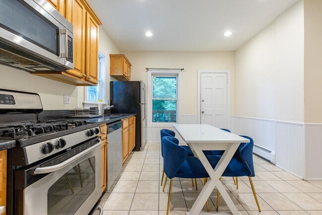 Building Photo - Massive 5 Bed / 2 Bath Duplex in Mission Hill — 2,000 Sq Ft, In-Unit Laundry, Updated Kitchen, Pr...