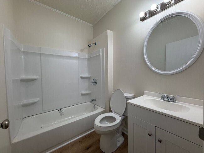 Building Photo - Renovated 3/2 House in South Rome $1,295
