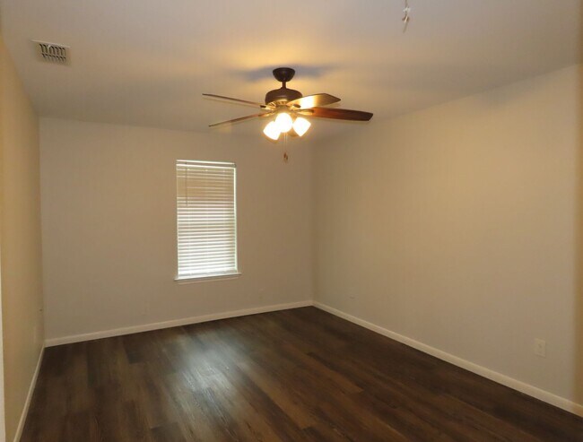 Building Photo - Spacious 4-Bedroom Home in Whitehouse ISD – Pet-Friendly with Large Fenced Yard! Bonus: Lawncare ...